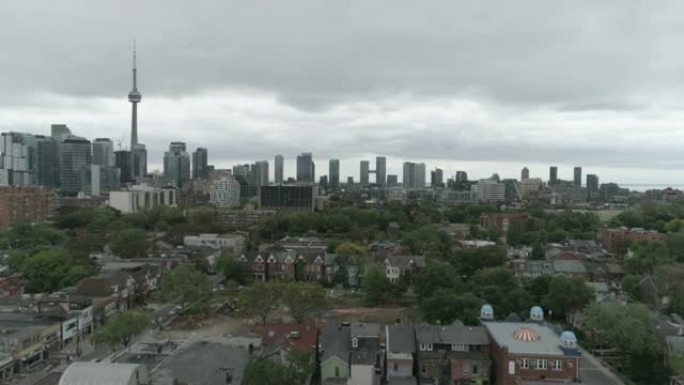 多伦多市中心俯瞰肯辛顿市场的面向南的空中无人机拍摄4K 60fps