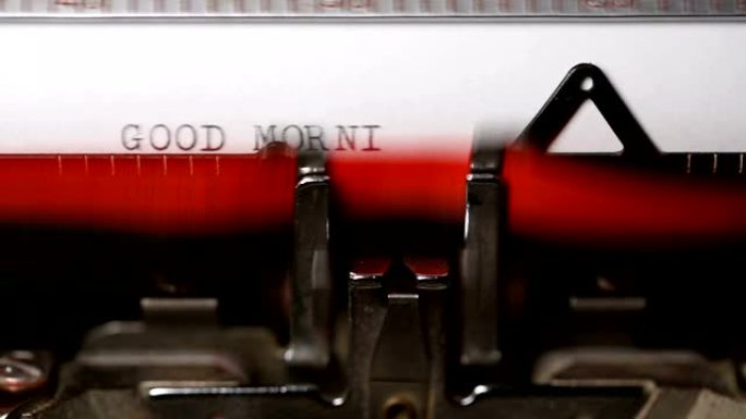 早上好 -- 用一台旧打字机打字
