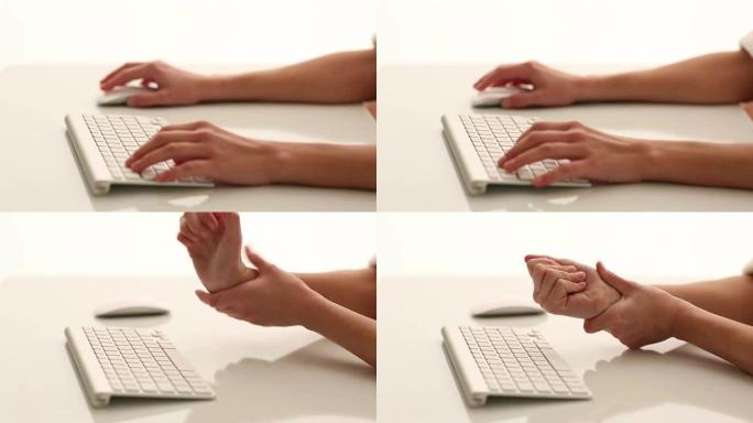 女人的手在患有腕管综合症的计算机键盘上打字