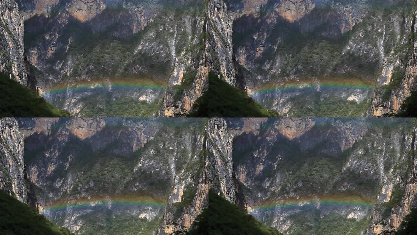 山间彩虹