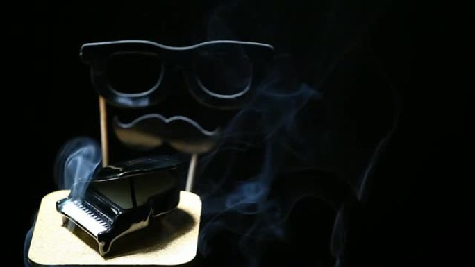黑色钢琴烟雾黑暗背景面具无人高清镜头