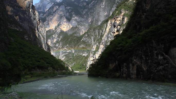 彩虹青山流水海峡