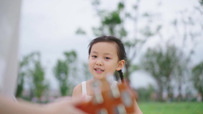 休闲运动 文艺 户外露营踏 温馨一家人