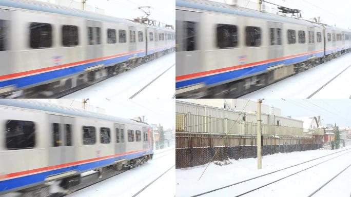 雪地中的电动火车运动