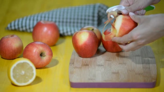 加工切割新鲜苹果的果皮。准备减肥食品。手切苹果皮。