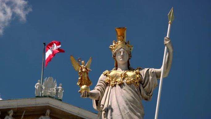 维也纳议会、雅典娜神像前的奥地利国旗-长镜头-慢镜头
