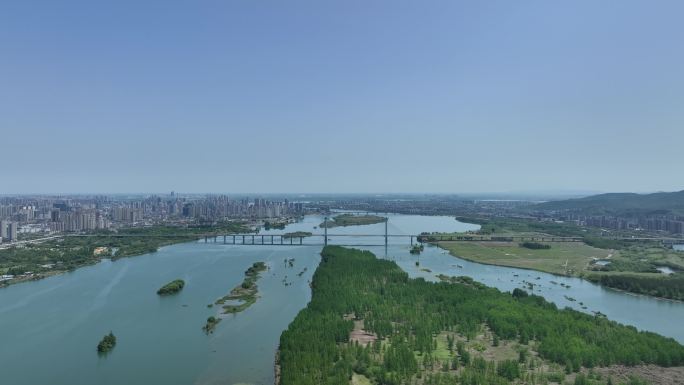 航拍襄阳汉江湿地卧龙大桥城市自然风光