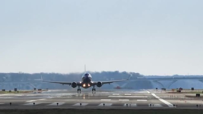 在里根国家机场起飞的飞机