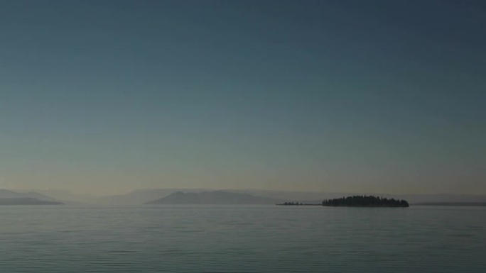 黄石湖和平的早晨。