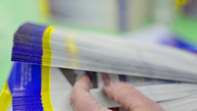 胶印机印刷杂志质量控制过程，特写