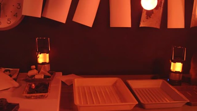摄影魔术红光猫玩胶卷暗室