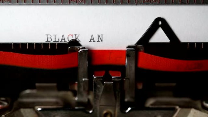 黑色和红色-用旧打字机打字