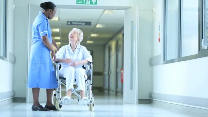 现代医院护理人员病人轮椅