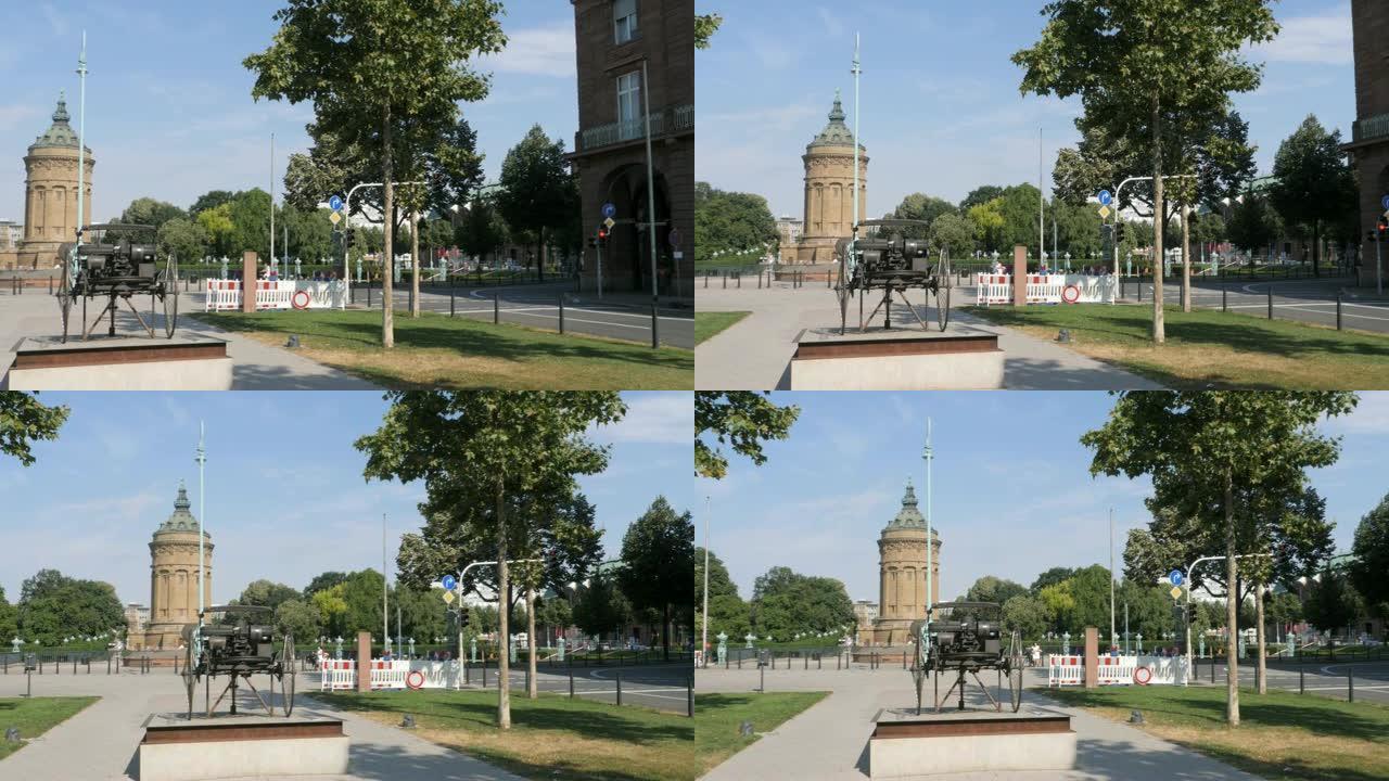 卡尔·奔驰Motorwagen纪念碑与德国曼海姆水塔