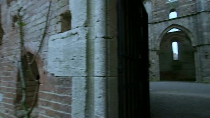 4k圣加尔加诺修道院的入口