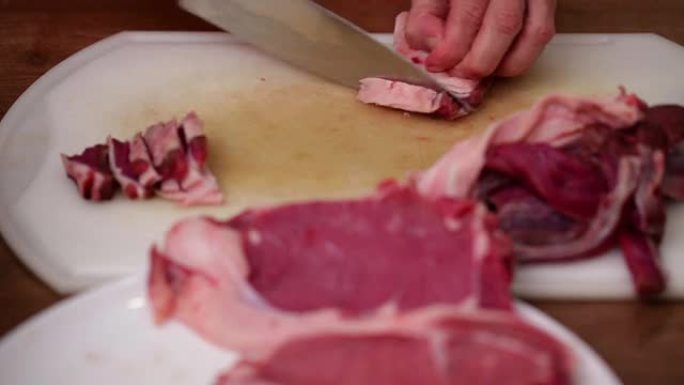 肉类准备-用锋利的刀切碎脂肪