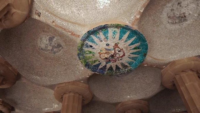 柱子建筑天花板上的艺术陶瓷马赛克