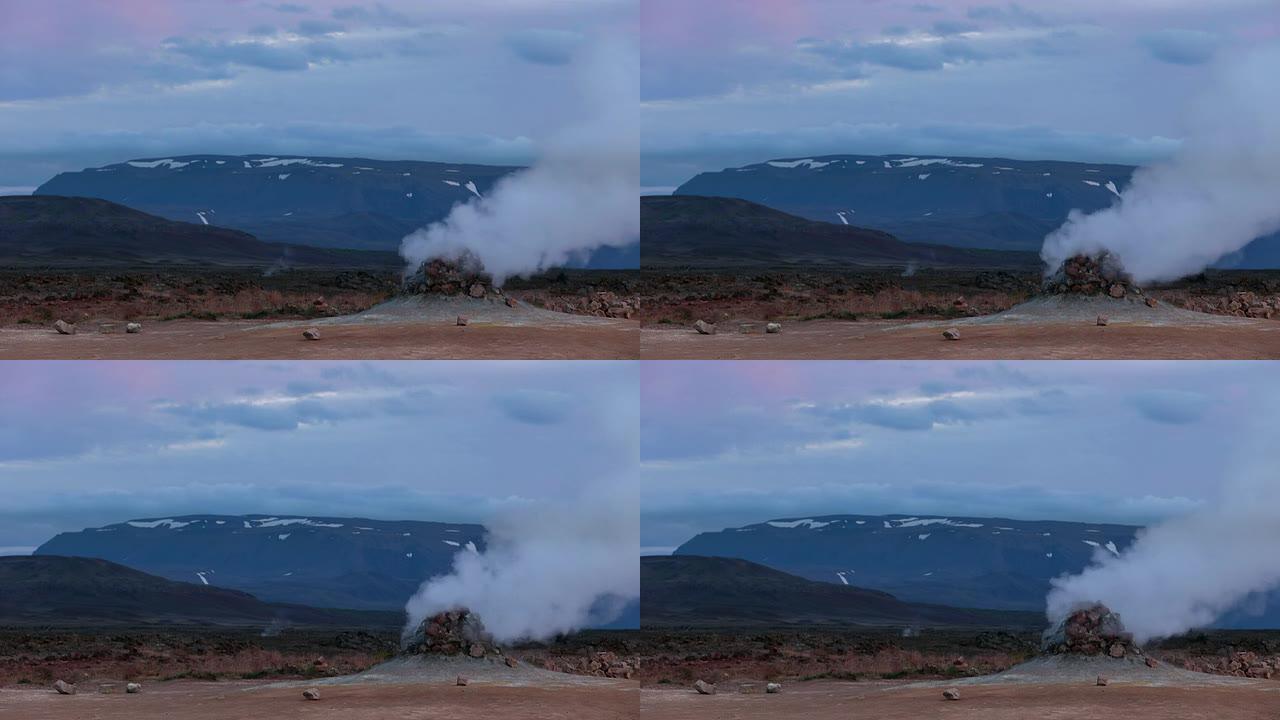 在冰岛Hverir地热区吸烟的喷气孔。