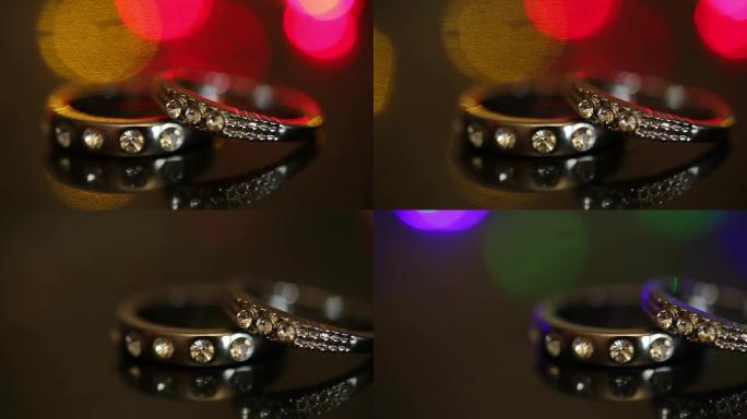 彩色背景上的结婚戒指