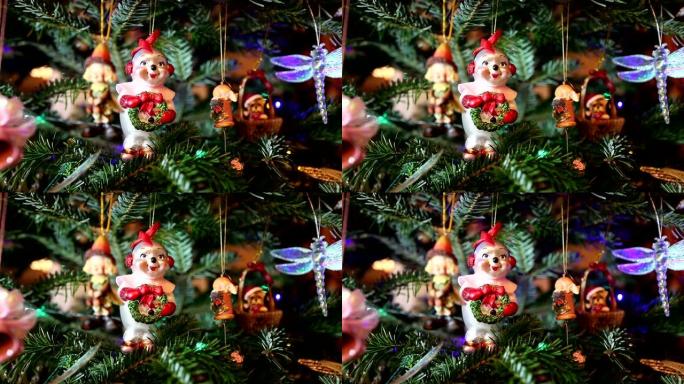 带装饰圣诞玩具的美丽圣诞树