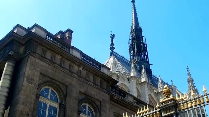 法国巴黎正义宫和圣礼拜堂正门阳光明媚的夏日 -- 建筑背景