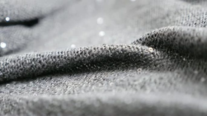 平移女性开衫针织纹理亮片特写4K 2160p 30fps超高清镜头-奢华灰色连衣裙针织品上的慢速平移
