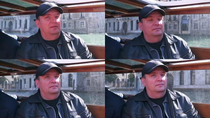 一名男子在威尼斯大运河上的摩托艇上航行