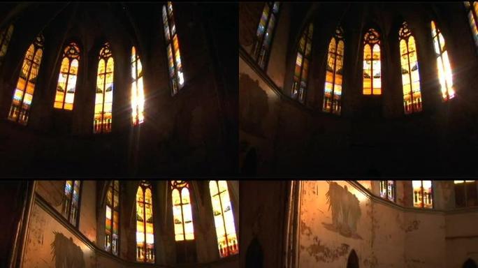 被忽视的教堂的彩色玻璃