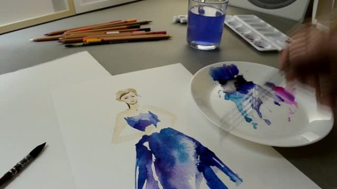 绘画时尚素描蓝色模特的视频过程