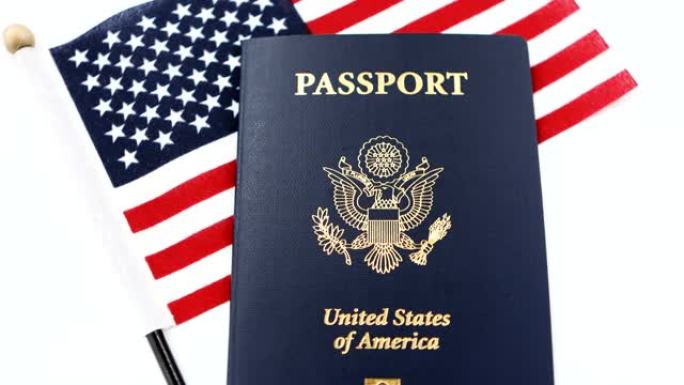 白色背景上带有美国护照的美国国旗