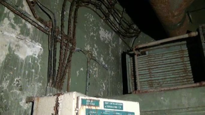 前苏联军事地下鬼城古迪姆的生锈设备。