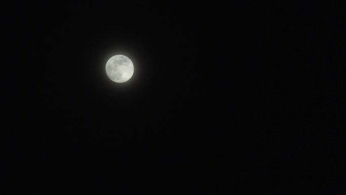 夜空高挂的月亮延时