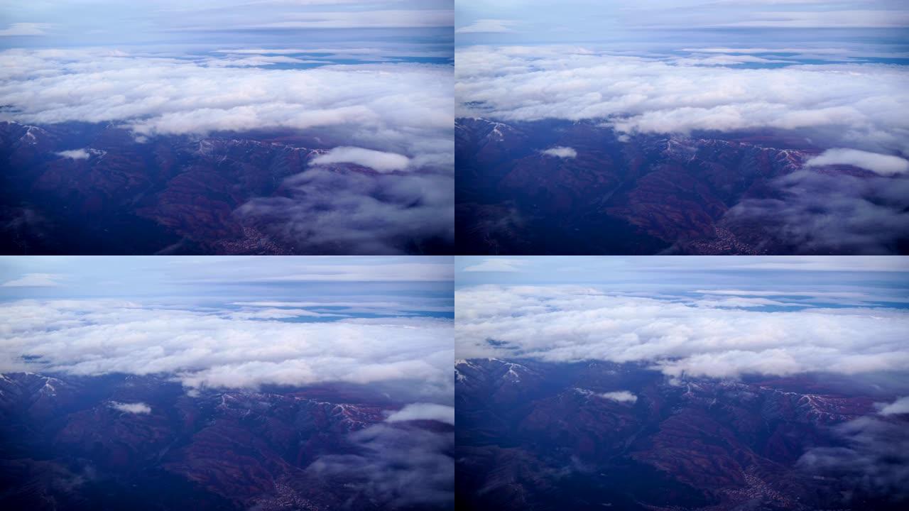 飞越云层-飞机旅行概念