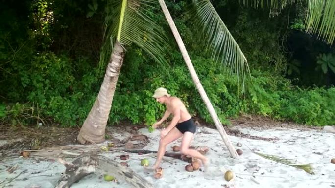 饥饿的人试图从手掌中获取椰子