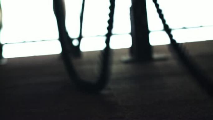 男子开始战斗绳索练习