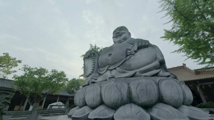 寺院弥勒佛石像