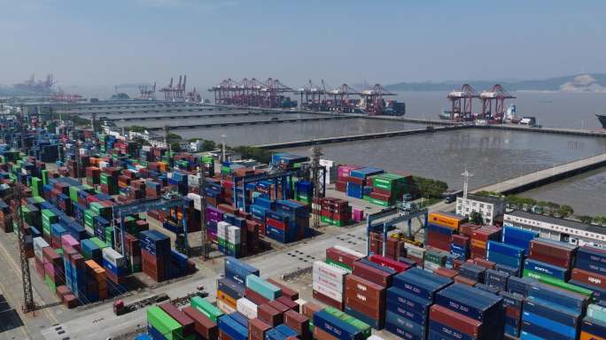 航拍港口贸易集装箱出口