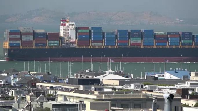 集装箱船抵达奥克兰的美国西海岸港口