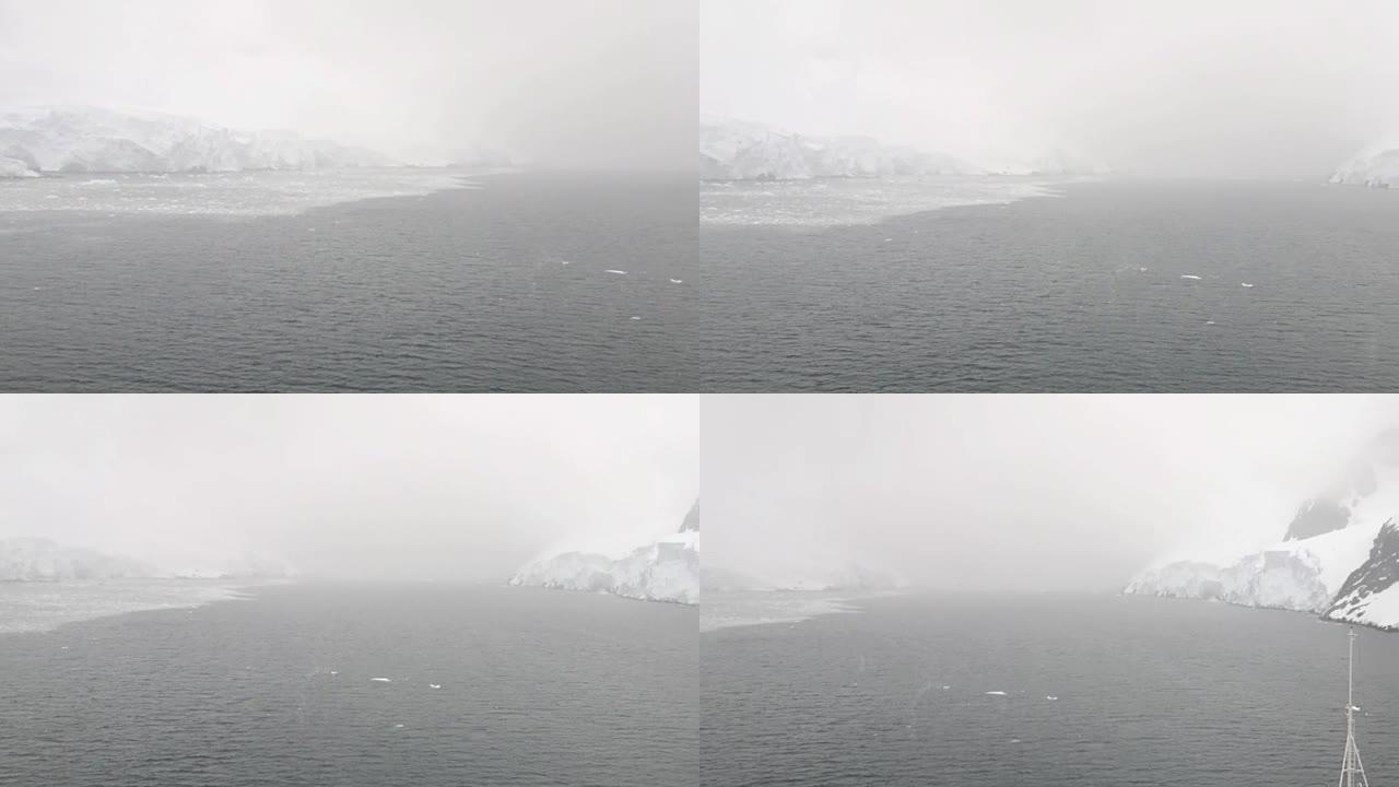 进入南极Peninslula的勒梅尔海峡的船只