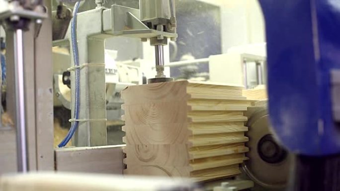 异形木材锯切工作机