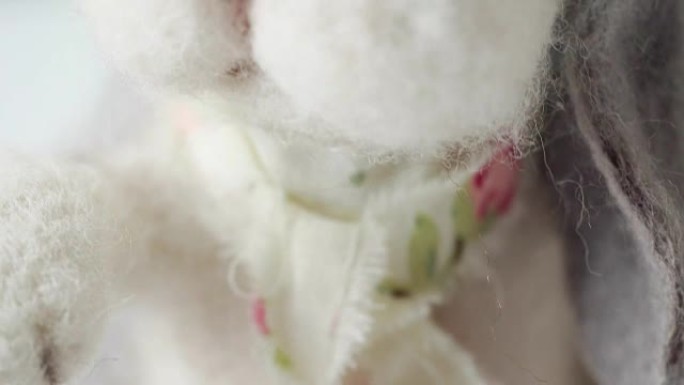 羊毛毛绒玩具 (毛毡) 手工制作: 白灰色兔子或兔子