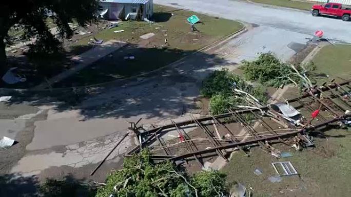 直视飓风哈维·拉格兰奇 (Harvey La Grange) 的所有残骸，德克萨斯州小镇墨西哥湾沿岸