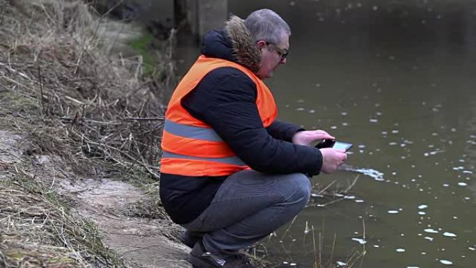 环境督察检查河流污染