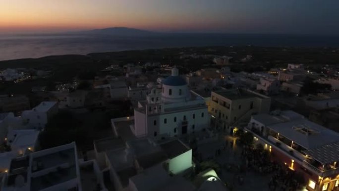 4k无人机在黄昏时拍摄圣托里尼岛