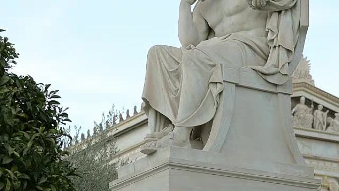 哲学家苏格拉底的雕像