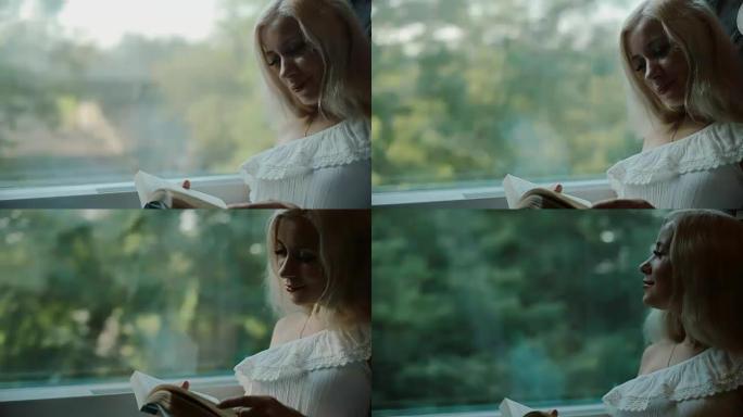 美丽的金发女郎在火车上看书