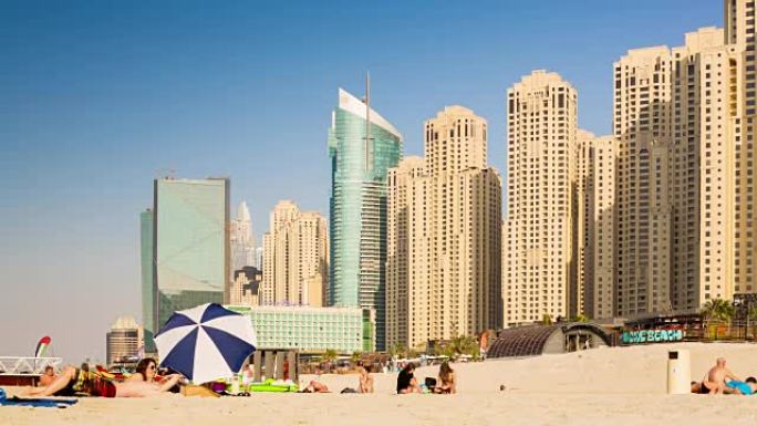 阿拉伯联合酋长国晴天著名的迪拜滨海湾海滩全景4k延时