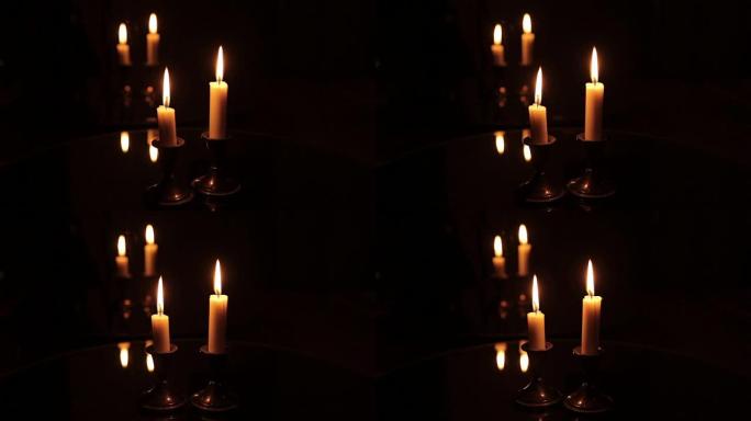 在镜子前的黑暗中燃烧蜡烛