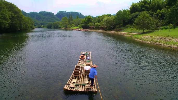 航拍武夷山九曲溪竹筏漂流绿水青山