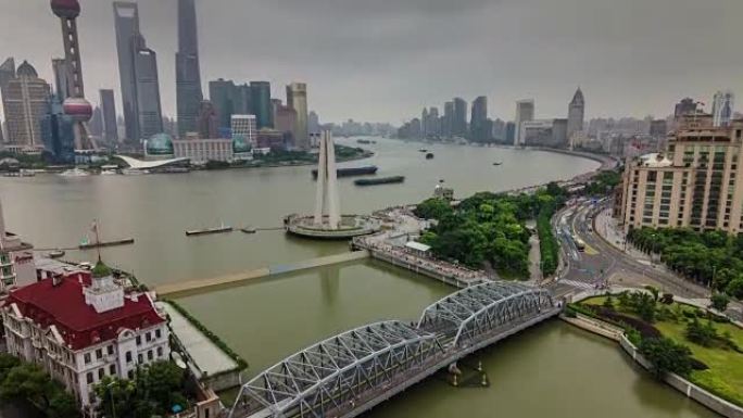 中国上海雨天河湾交通河桥空中全景4k延时